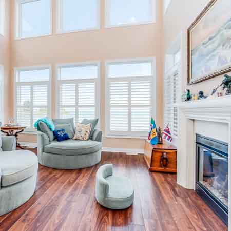 Bright living room photo for real estate